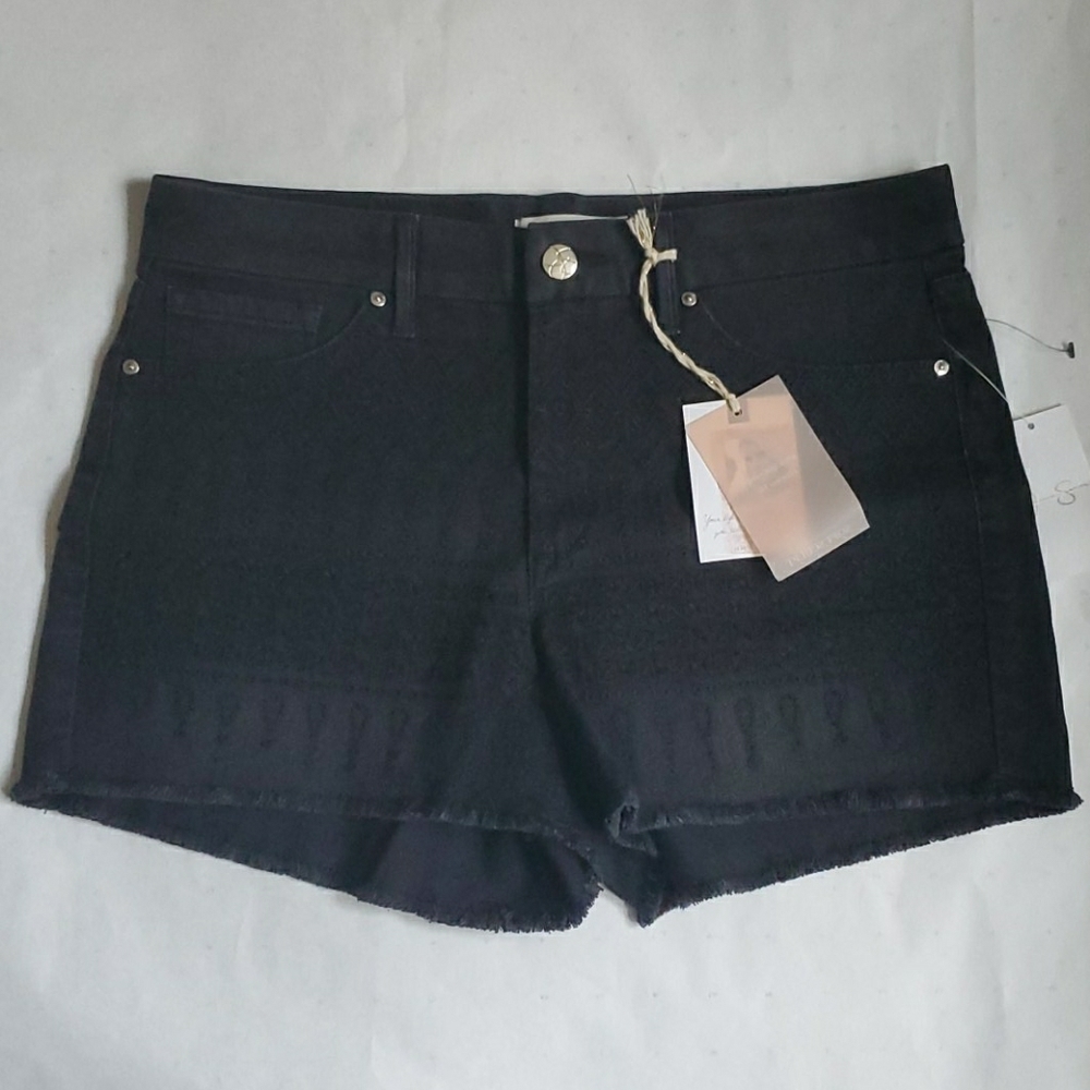 Jessica Simpson embroidered denim shorts..sz 28